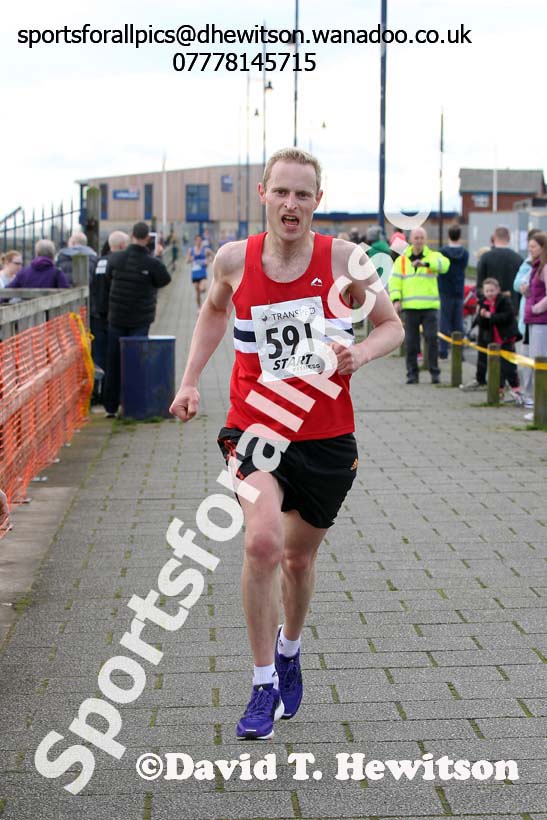 Graeme Cook (NSP) wins the Transped Blyth Valley 10k. Photo: David T. Hewitson/Sports for All Pics